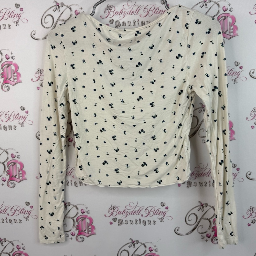 White Fox long sleeve cropped crop white  Cream navy  Floral Long Sleeve Top - Picture 2 of 12